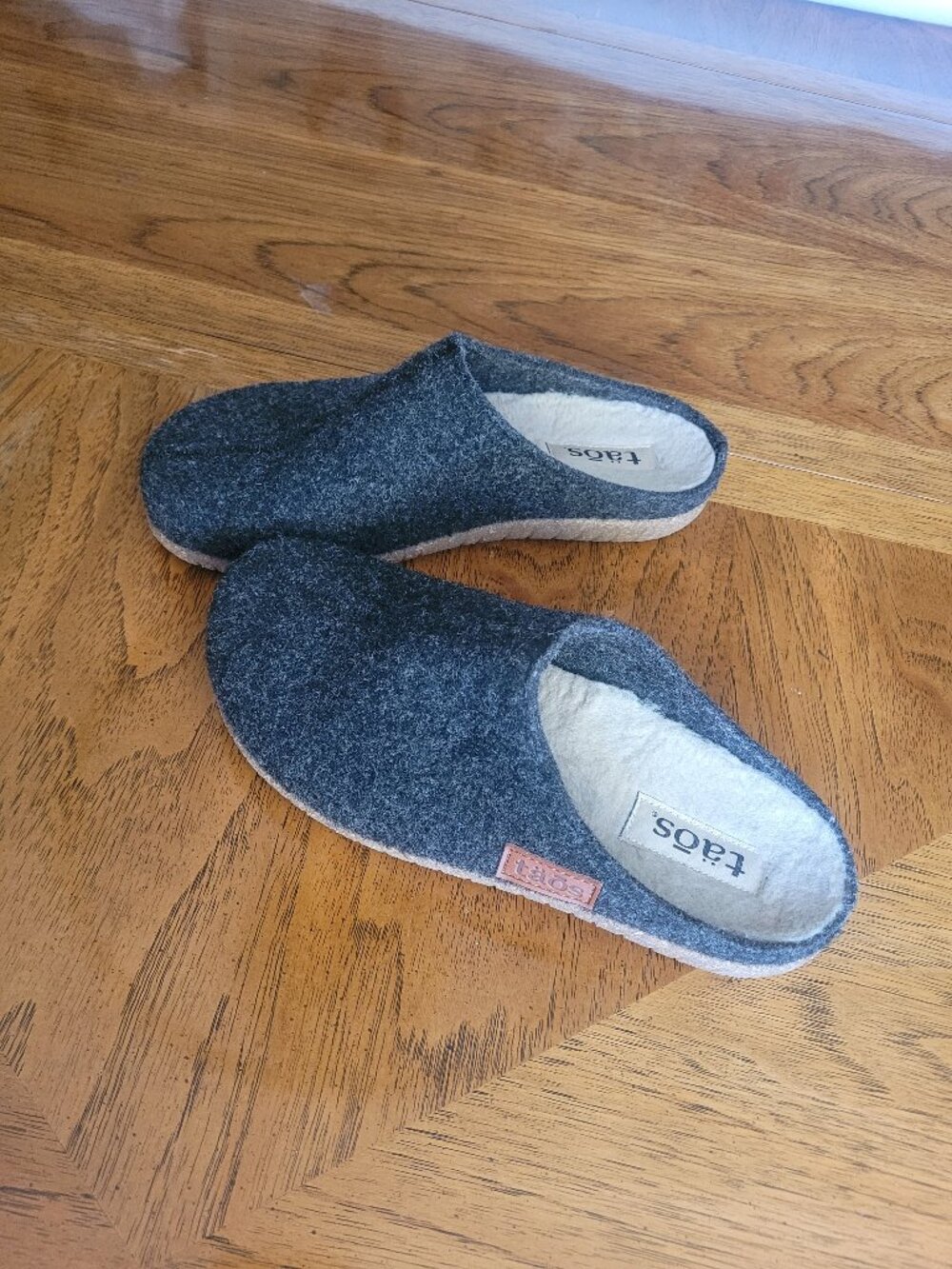 Taos Wool Slipper Rubber Sole Size 9 /9.5